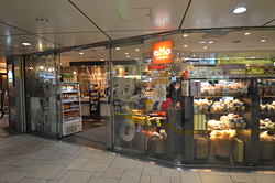 スーパー　OMO　KINOKUNIYAエチカ表参道店（スーパー）まで576m