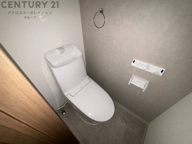トイレ　温水洗浄便座付きのトイレです♪