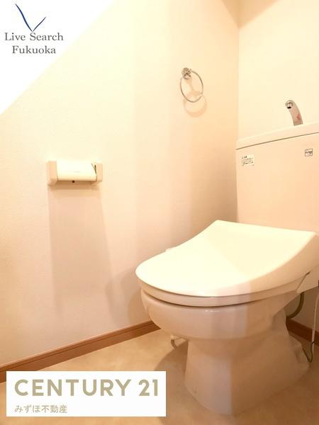 トイレ　トイレには便利な温水洗浄便座付☆