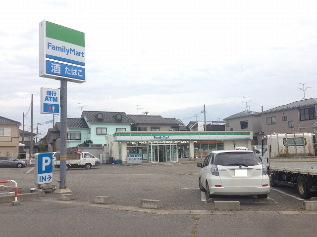 コンビニ　ファミリーマート新潟善久店（コンビニ）まで556m
