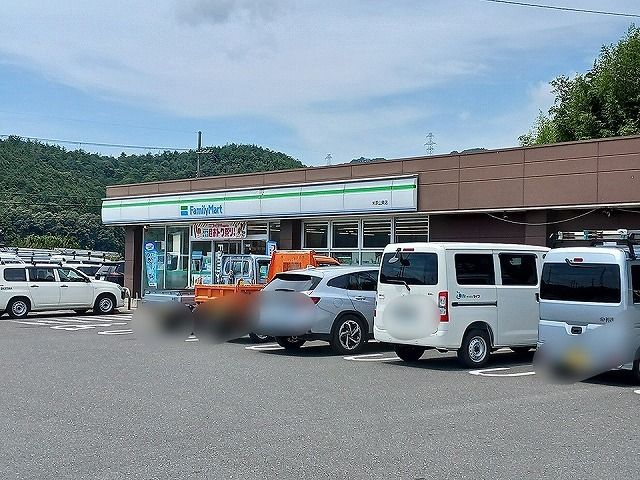 コンビニ　ファミリーマート米原山東店様（コンビニ）まで1900m