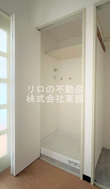 その他　室内洗濯機置場付！目隠しできる扉があるのは便利ですね♪
