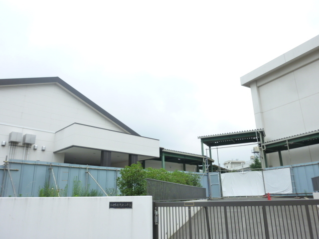 小学校　久地小学校（小学校）まで150m