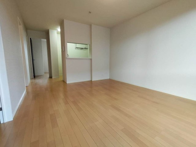 フェリア山崎の居間写真