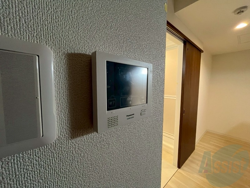セキュリティ　モニター付インターホンです。来客者の顔が見えるので安心！