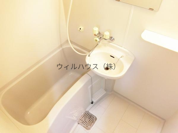 バス・シャワールーム　キレイにリフォームされています！