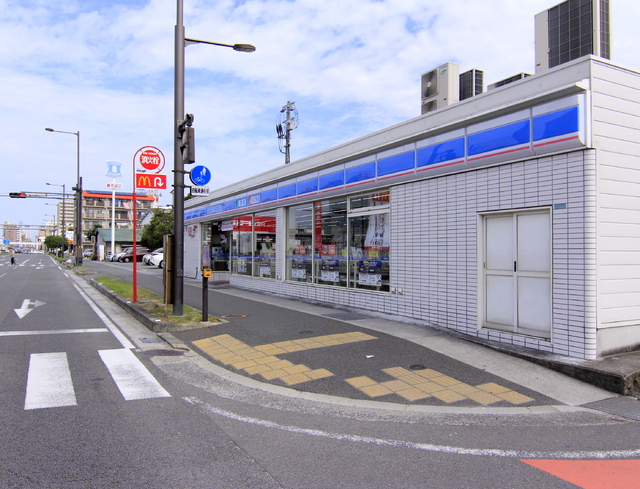コンビニ　ローソン　松山小栗店（コンビニ）まで400m