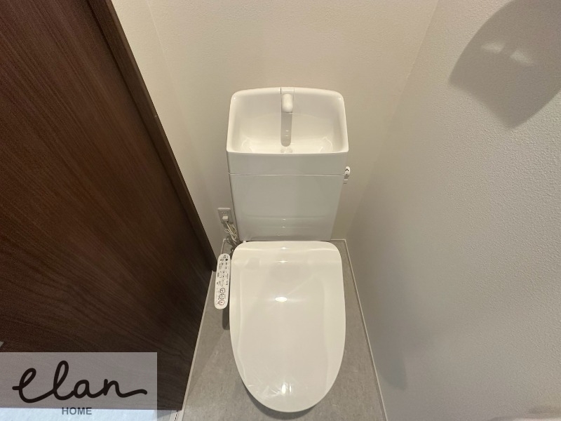 ＪＲ片町線 放出駅 徒歩4分 3階建 築1年のトイレ写真
