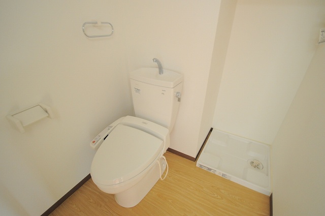 東急田園都市線 溝の口駅 徒歩3分 5階建 築17年のトイレ写真