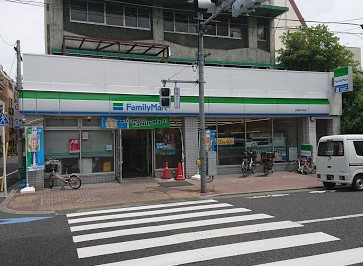 コンビニ　ファミリーマート台東松が谷店（コンビニ）まで213m