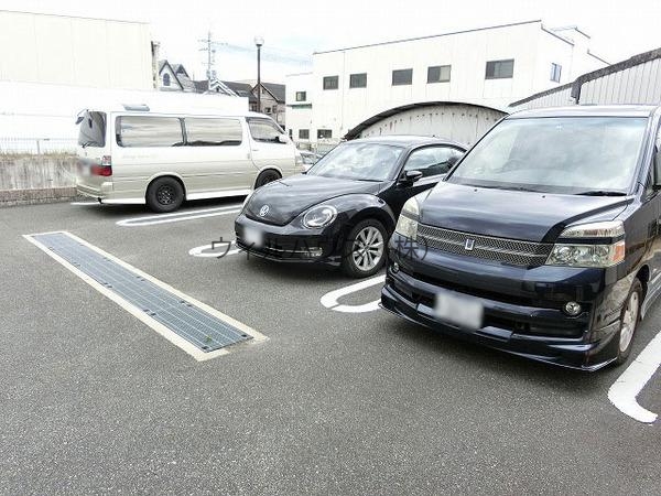 駐車場　敷地内駐車場！