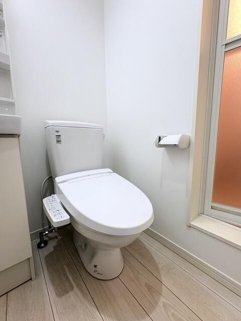 京急本線 雑色駅 徒歩10分 3階建 築1年のトイレ写真