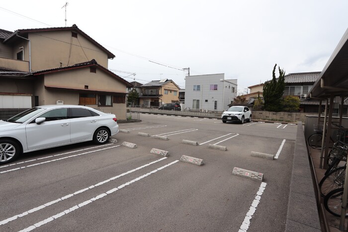 駐車場　駐車場