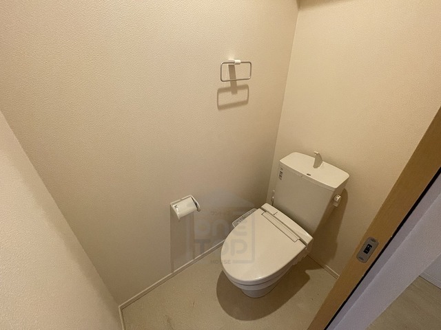 ＪＲ東海道本線 塚本駅 徒歩8分 3階建 築11年のトイレ写真
