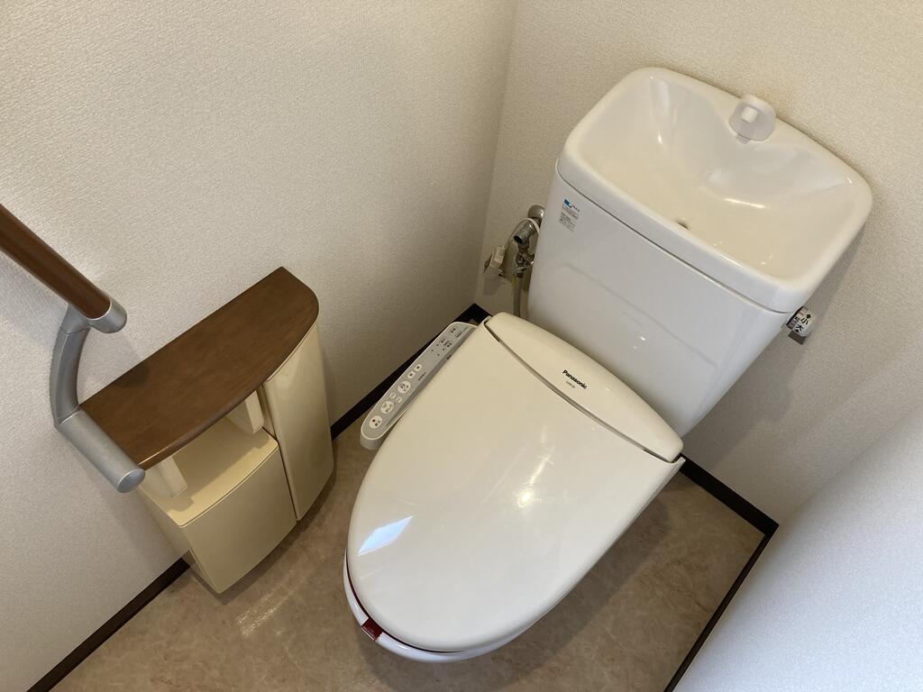 仙台市地下鉄南北線 北四番丁駅 徒歩1分 10階建 築23年のトイレ写真