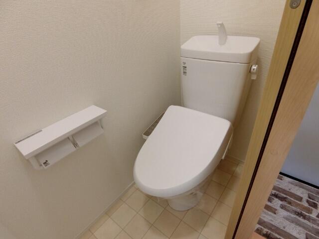 東武東上線 上板橋駅 徒歩5分 3階建 築7年のトイレ写真