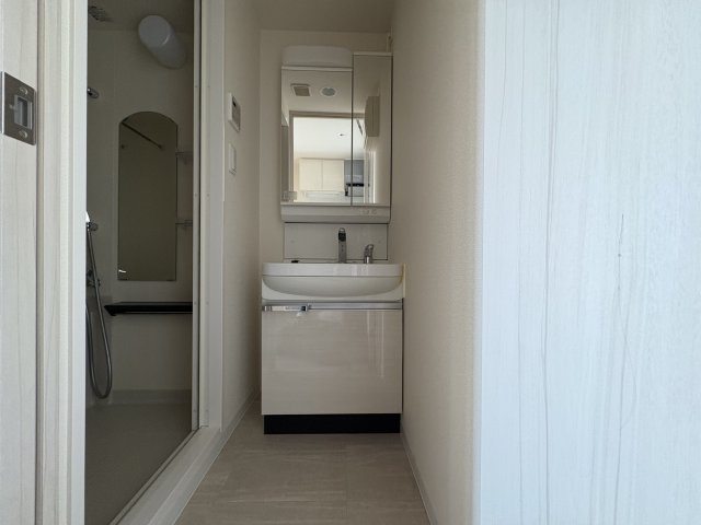 洗面設備　朝の支度にも助かる、独立の洗髪洗面化粧台