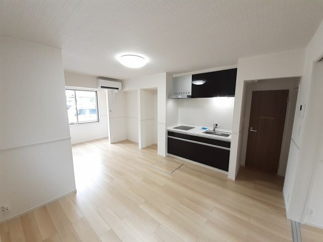 ＪＲ八戸線 白銀駅 徒歩20分 2階建 築3年の居間写真