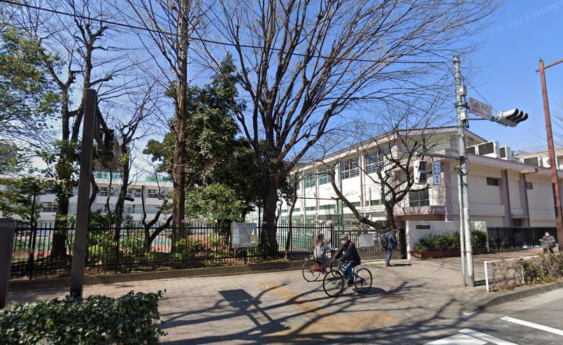 小学校　豊島区立池袋小学校（小学校）まで330m