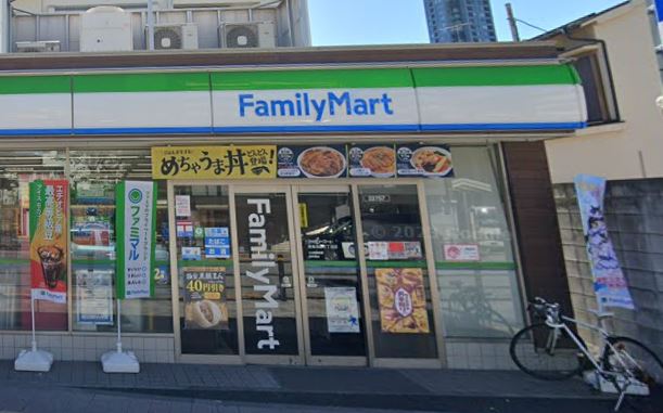 コンビニ　ファミリーマート 豊島池袋三丁目店（コンビニ）まで297m