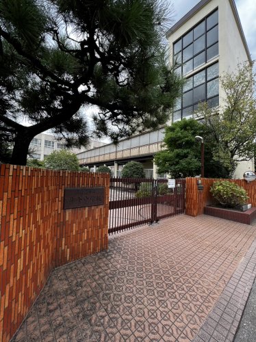 中学校　名古屋市立黄金中学校（中学校）まで216m