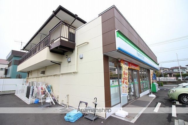 コンビニ　ファミリーマート（コンビニ）まで527m