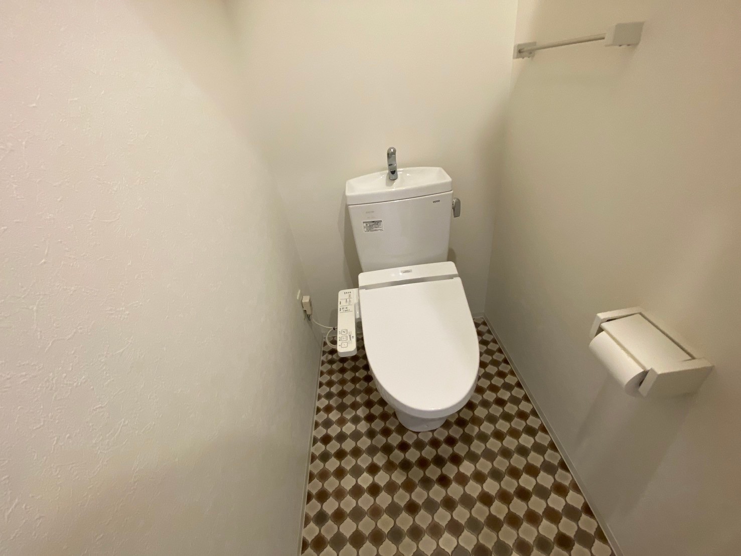 ＪＲ大阪環状線 桃谷駅 徒歩11分 9階建 築10年のトイレ写真