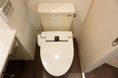 京王線 明大前駅 徒歩10分 3階建 築8年のトイレ写真