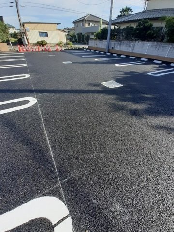 駐車場　駐車場に車を止められます