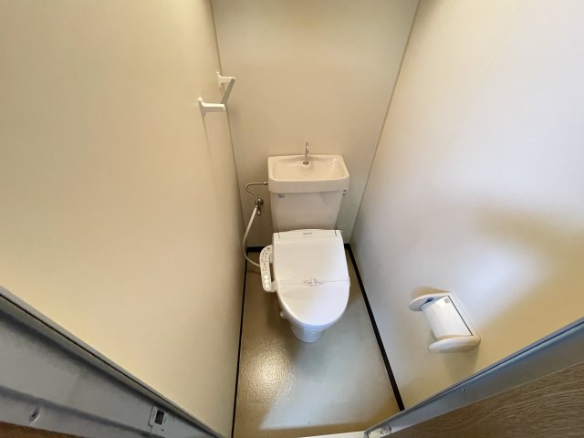 ＪＲ牟岐線 阿波赤石駅 徒歩9分 3階建 築29年のトイレ写真