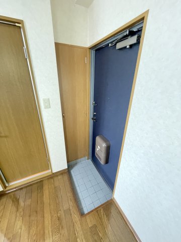 ＪＲ牟岐線 阿波赤石駅 徒歩9分 3階建 築29年の玄関写真