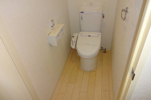 トイレ　同物件別号室の写真です。