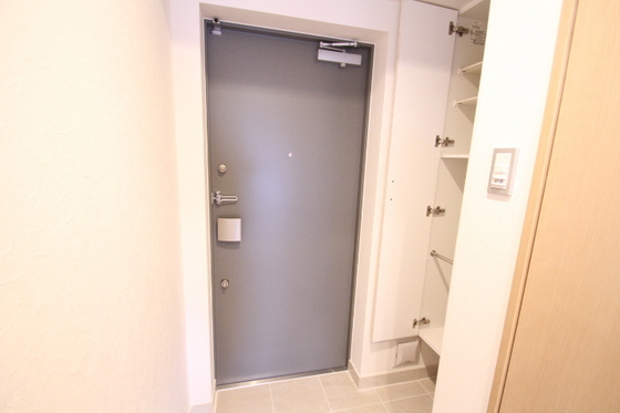 玄関　※別部屋の写真です