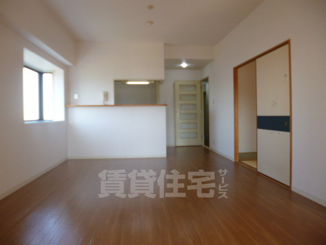 近鉄けいはんな線 荒本駅 徒歩19分 10階建 築34年の居間写真