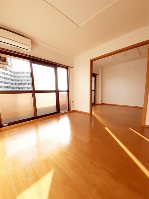 コントレイルの居間写真