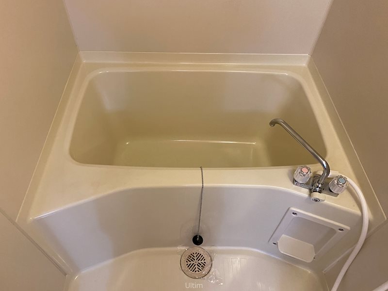 バス・シャワールーム　※同タイプの他のお部屋です