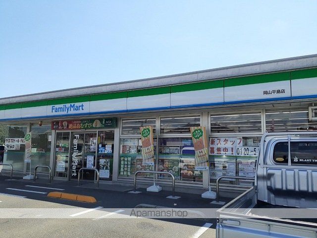 コンビニ　ファミリーマートさん（コンビニ）まで850m