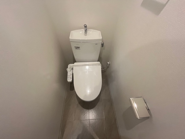 ＪＲおおさか東線 城北公園通駅 徒歩3分 9階建 築4年のトイレ写真