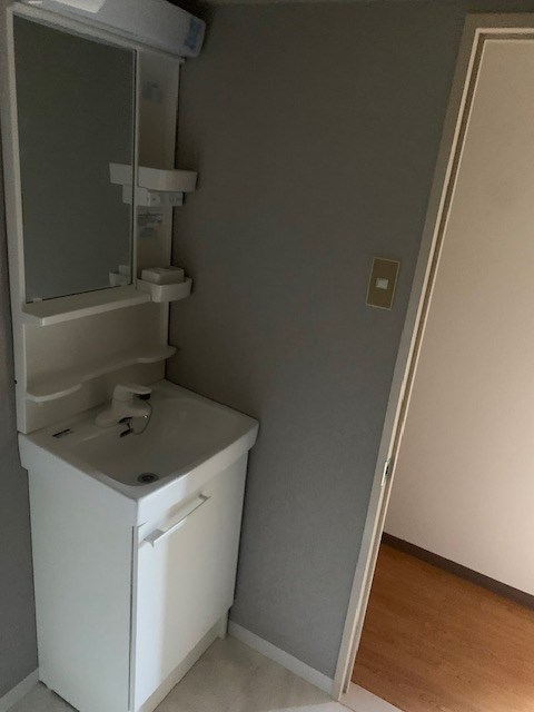 洗面設備　※同物件別部屋の写真です。