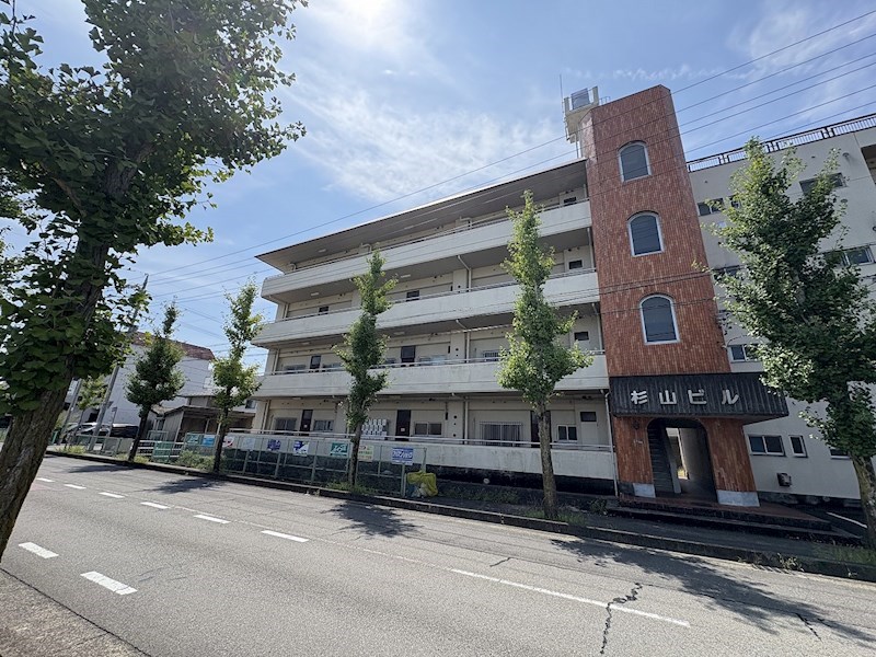 建物外観　鉄筋コンクリート造のマンションです