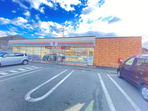コンビニ　セブンイレブン伊勢小俣町宮前店（コンビニ）まで727m