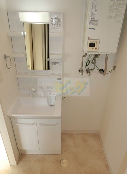 洗面設備　シャワードレッサー付きです！