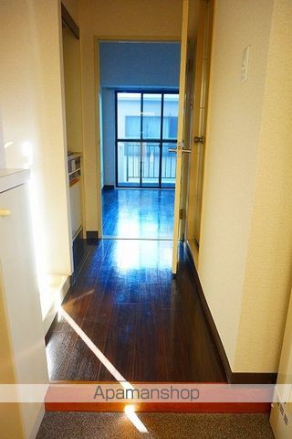 東急目黒線 新丸子駅 徒歩7分 8階建 築38年の玄関写真