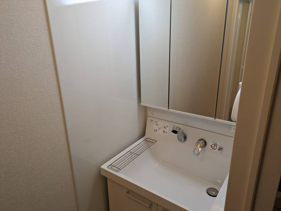 洗面設備　シャワー付洗面化粧台