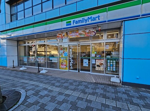 コンビニ　ファミリーマート西千葉春日町店（コンビニ）まで220m