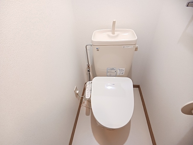 トイレ　温水洗浄便座完備