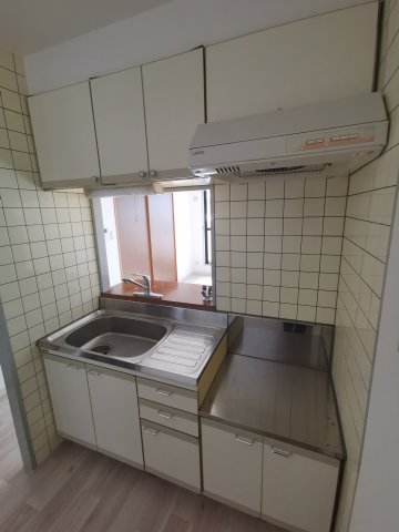 キッチン　同物件、別号室の写真です。