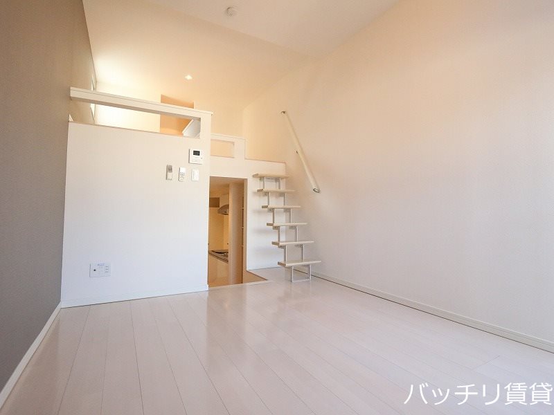 居室・リビング　同型タイプの為、現状を優先いたします。