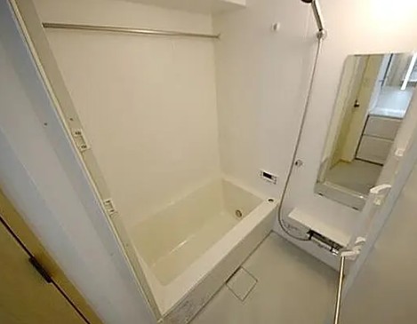 バス・シャワールーム　コンパクトで使いやすいお風呂です