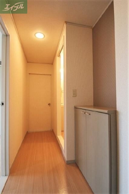 ロイヤルハイツ山上 A棟の玄関写真